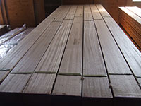 Luxusné hladké prevedenie select kmeňu + select hobľovaného reziva - bez typických dierok